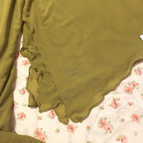 Cider Off the shoulder Asymmetrical Top - Picture 4 of 4